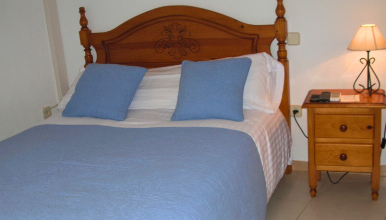 hospedium-ff229e9f7af68bf41ac7059d0d85813f-hospedium-hotel-el-mirador-de-atienza-habitacion-doble-cama-matrimonio-1